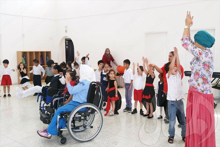الشيخة عائشة القاسمي في حوار من القلب مع الطلبة ذوي الإعاقة وزملائهم