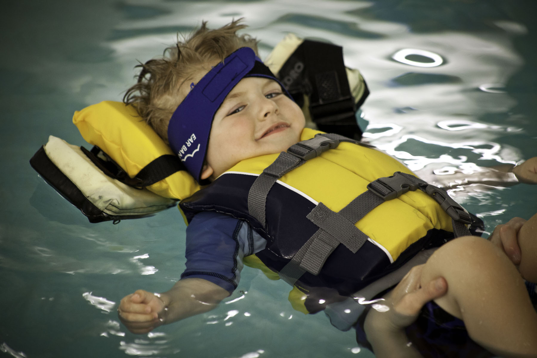 العلاج المائي والسباحة العلاجية لأطفال متلازمة الشلل الدماغي