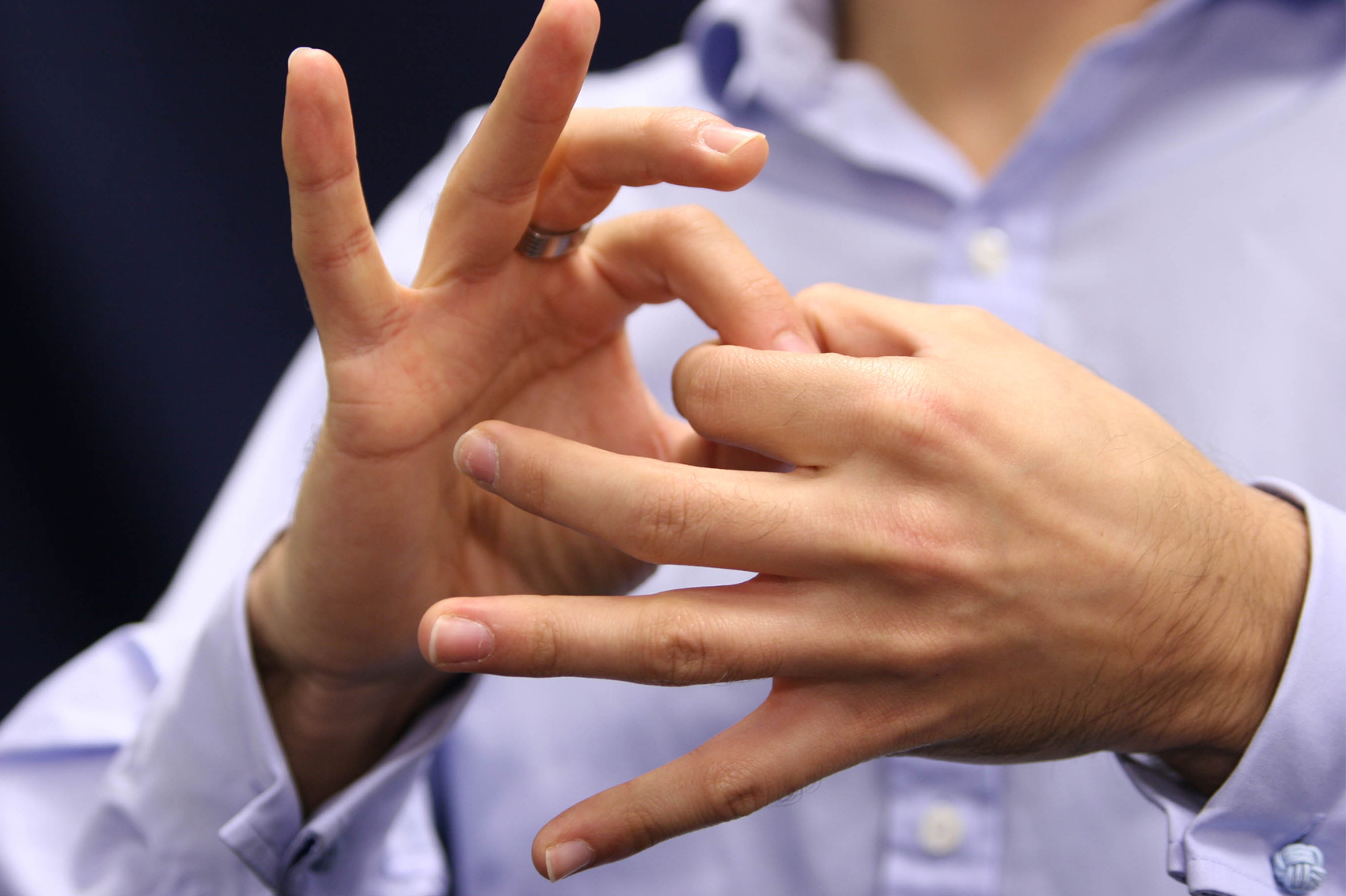 لغة الإشارة حق للأشخاص الصم