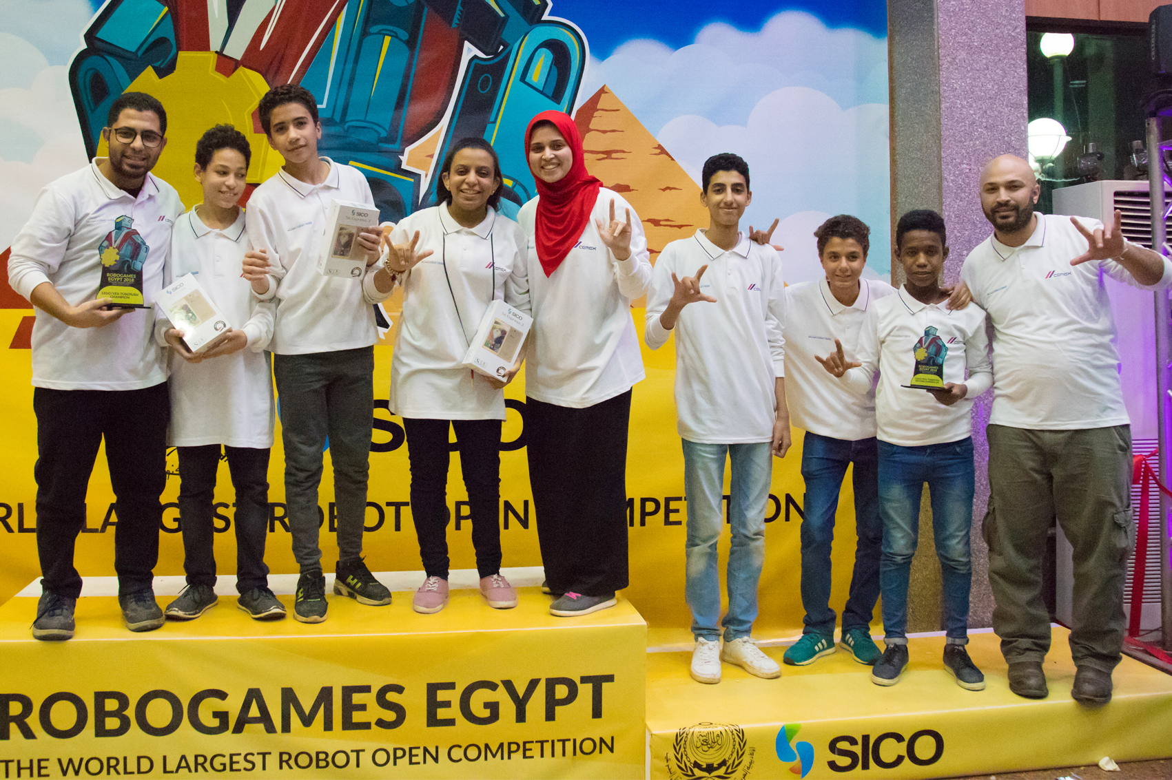 ستة فرق للصم تبدع في مسابقات ألعاب الروبوت بمصر