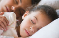 تحديد موعد ثابت لنوم الطفل يحسن سلوكه لاحقاً