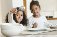 كيف يشارك الطفل تحت 6 سنوات في المهام المنزلية؟