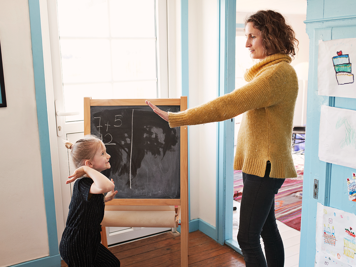 إرشادات لدعم السلوك الإيجابي لطفلك من ذوي اضطراب طيف التوحد في بيئة المنزل