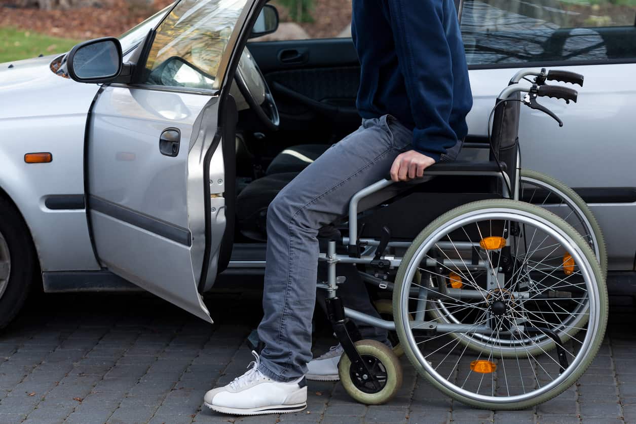 الخدمات الإنسانية أول من تبنى حق الأشخاص من ذوي الإعاقة في الحصول على رخص القيادة ومواقف السيارات