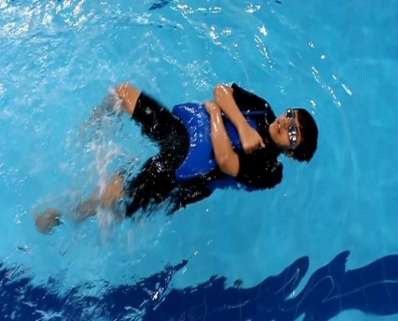 تحفيز الأشخاص من ذوي اضطراب طيف التوحد على التعلم من خلال السباحة