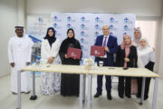 مذكرة تفاهم بين الخدمات الإنسانية ومدرسة تريم الأمريكية الخاصة