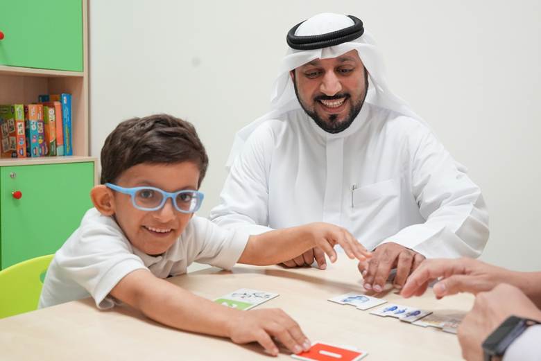 وفدٌ من دائرة المواردِ البشريَّة يطَّلعُ على خدماتِ مدينة الشارقة الإنسانيّة