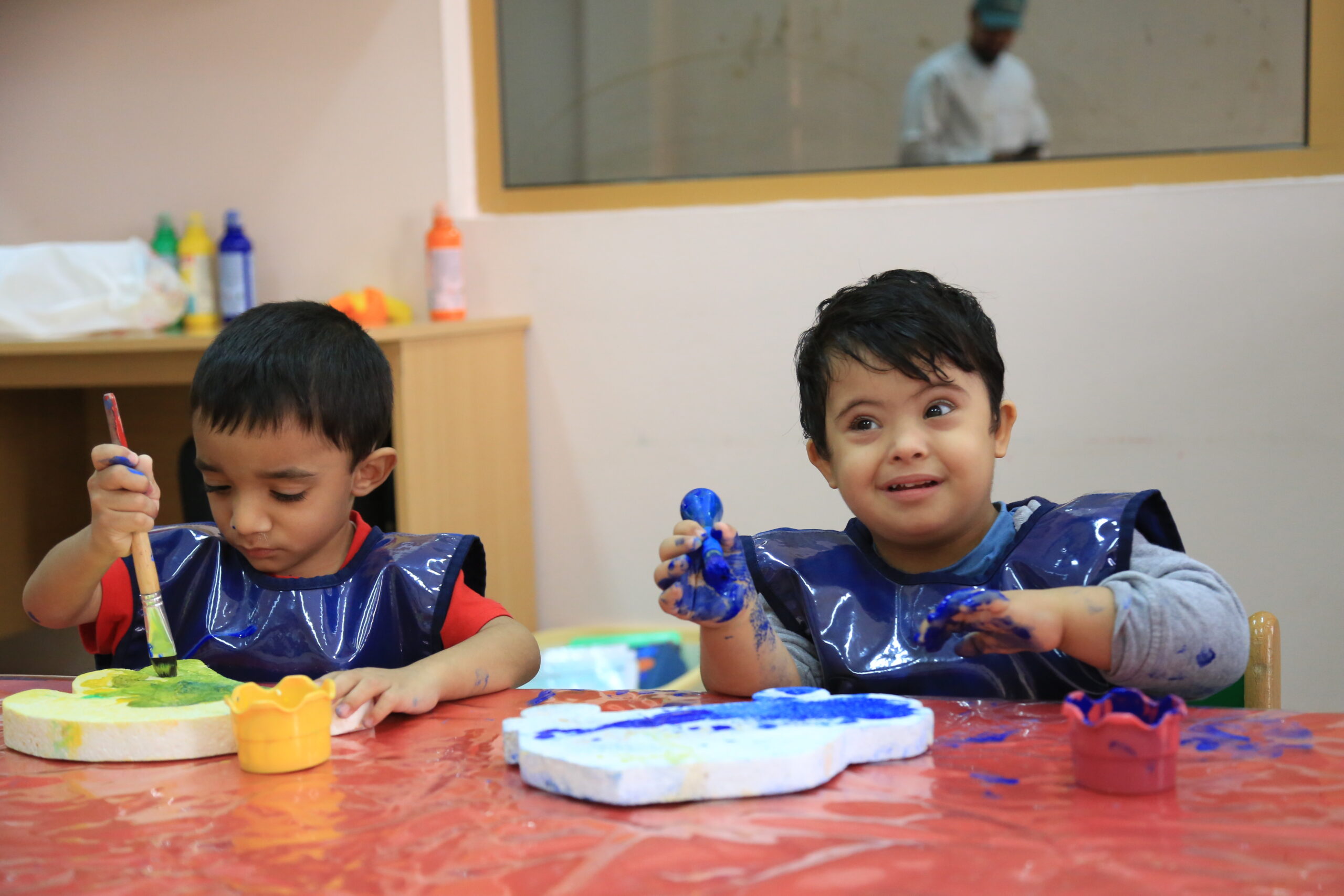 كيف يساعد العلاج الوظيفي الأطفال على تنظيم ذواتهم؟