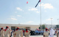 خالد بن أحمد القاسمي يرفع العلم في مدينة الخدمات الإنسانية
