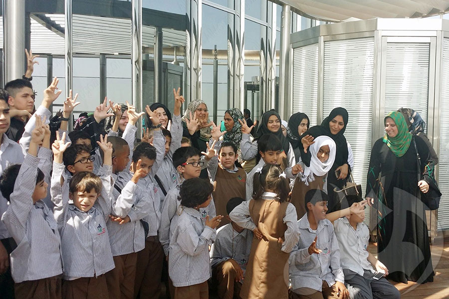طلاب مدرسة الأمل للصم في زيارة إلى برج خليفة