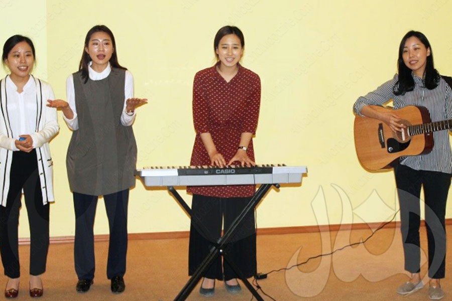 مدينة الخدمات الإنسانية تكرم الدفعة الثالثة من طالبات برنامج العلاج بالموسيقى